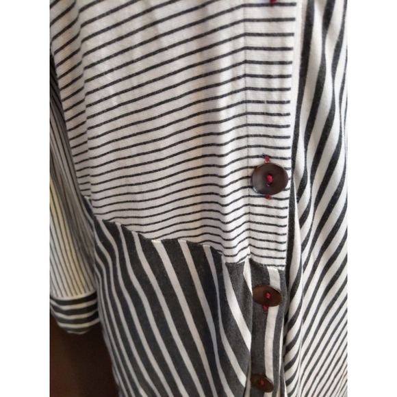 Parsley & Sage Top Tunic Womens Medium Artsy Stripe Button Front Black White - Picture 3 of 5